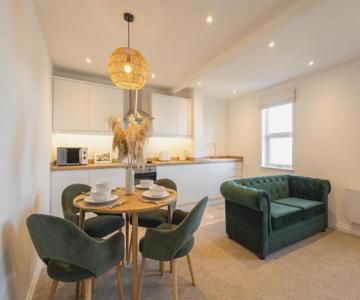 Apartment 5, King's Court
