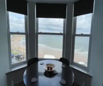 Superb 2 Bedroom Sea View Flat