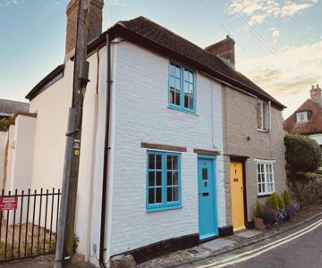 Charming Cottage Sleeps 4 With Sauna