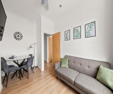 Central Reading - 3 Bed Apartment