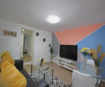 Oasis, Central Self Contained Flat By Cozynest