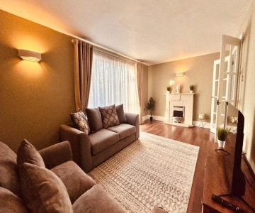 Stunning 3br House W/ Parking