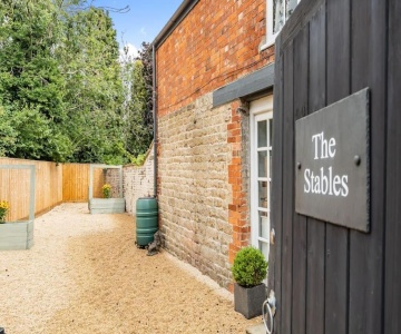 2 Bedroom Cottage In Old Town