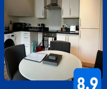 Central Townhouse With Parking