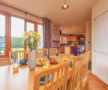 Silverwood Stylish House - Pass the Keys