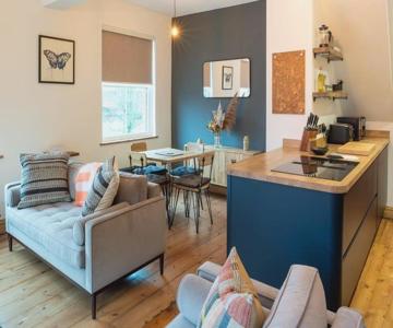 Stylish Quayside Apartment With River View