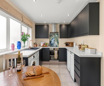 The Flat, Hillcroft For 2 Guests