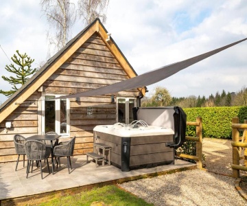 Oak Tree Hideaway