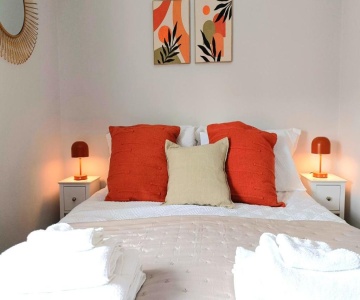 Charming Terrace Home In Whitchurch