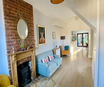 Delightful 2 Bedroom House Central Windsor