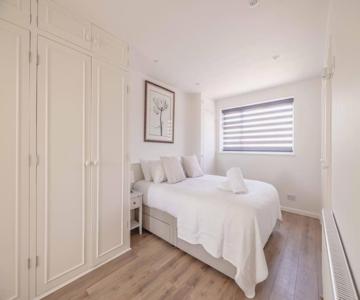 Charming 3bed 3bath Home In Windsor With Parking!