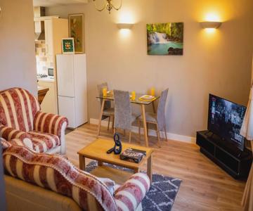 Modern Spacious 2 Bed Apartment Wolverhampton With Free Secure Parking
