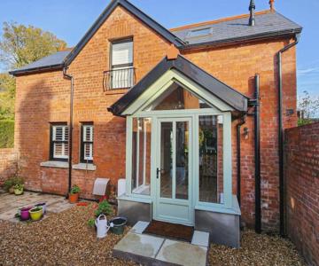 Cosy 2 Bedroom Coach House