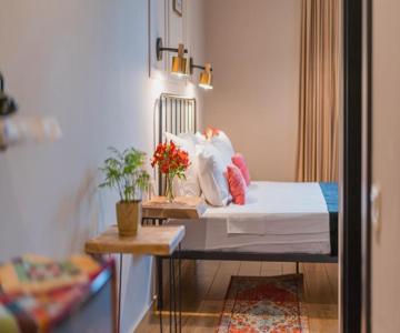 Twentyone By Vintage Hotel Collections