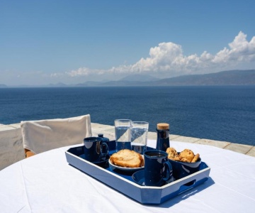 Aqua Vista Apartments With Private Seafront