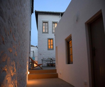 Ecloge, Hydra Island