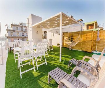 Neoclassical Flat With 2 Bedrooms In Piraeus