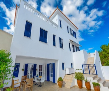 Thanos Luxurious Apt In Spetses Center, 2br, 2ba