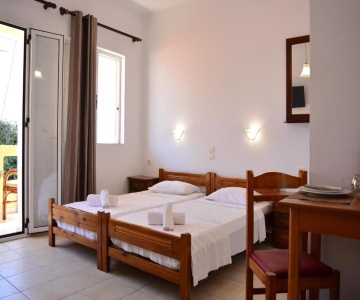 Raph's Studios-apts By The Sea