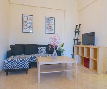 Bright Apt Close To The Beach