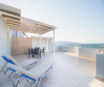 Comfy Beachside Flat With Seaview 2