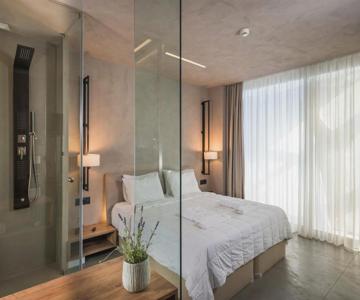 Icarus Hotel