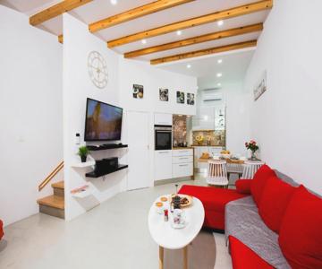Elmaya's Duplex