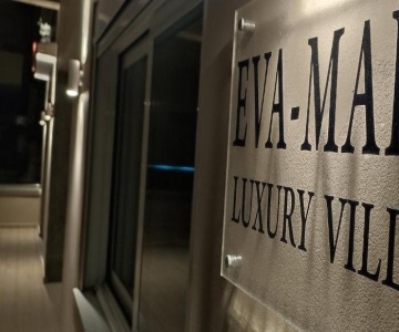 Luxury Villa Eva-mari With Jacuzzi, 50m From The Beach