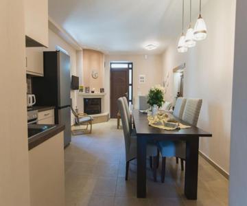 Papa-antonis Stone House