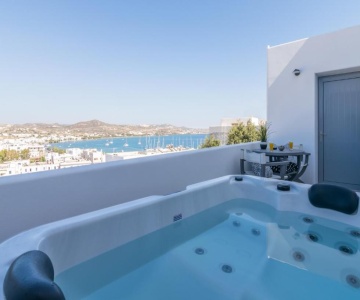 Uncle's Luxury Jacuzzi