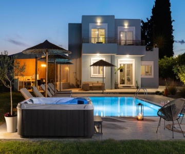 Ethria Pool Villa With Heated Jacuzzi