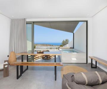 Acro Caldo Suites