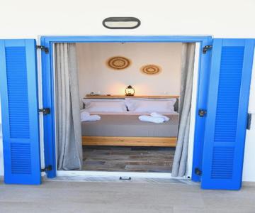 Petite Studios Batsi