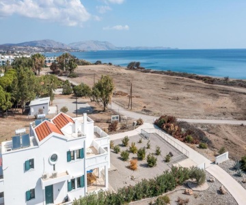 Kelly's Beach House 1