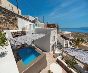 Blue Vine Villa Pool Breakfast