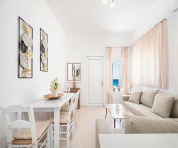 Turtle Cove Cottage, Beachfront