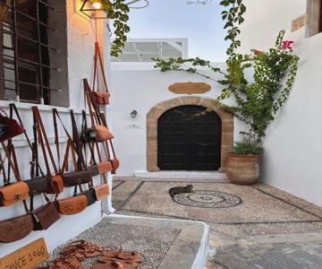 Elegant-lindian Villa Marietta