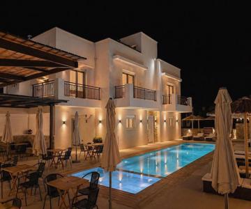 Diamond Deluxe Apartments Pool&Bar