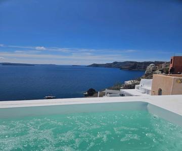 Phaos Oia Suites