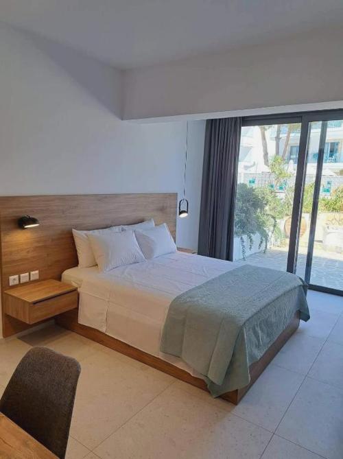 Courtyard Luxury Suites “ Apostolos”