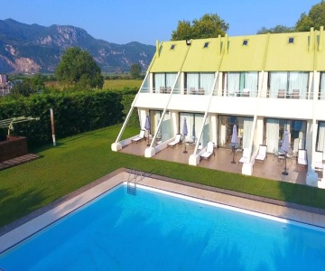 Holiday Village - Swimming Pool Apartments