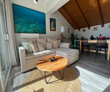 Arty Loft With Sea & City Views