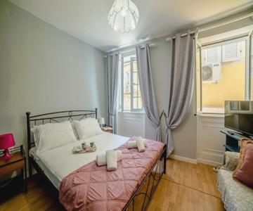 Next 2 Cathedral - Corcyra Apartment