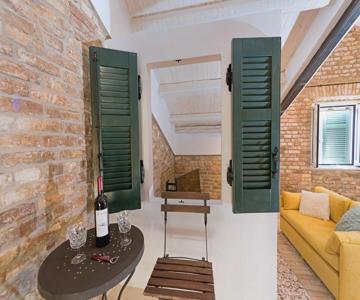 Agion Apostolon Loft!