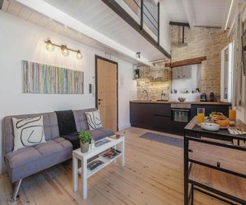 Art Loft Venetian Well