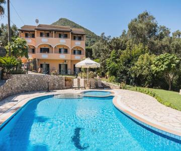 Nikiforos Apartments