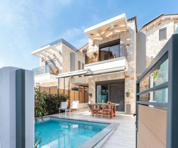 Domenica Diamond Villas - Heated Pool & 80m From The Beach