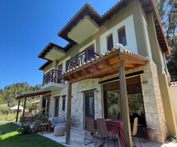 Paralia Homes Peaceful 2 Bedroom, Unit # 2