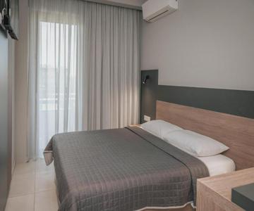 Elizabeth Queen Luxuxy Rooms
