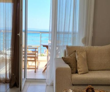 Evita Maisonette, Elegant Beachfront Apt, Polychrono